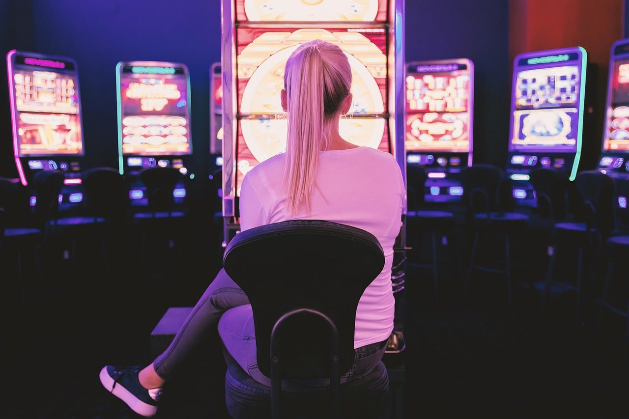 ph modern gaming platform hero banner showing sports and casino options